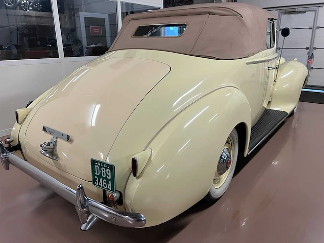 1939 packard cabrio - oldtimer - afbeelding 21 van  24