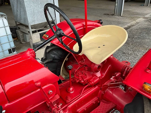 1960 porsche 218 standaard porsche 218 standaard tractor - afbeelding 9 van  23