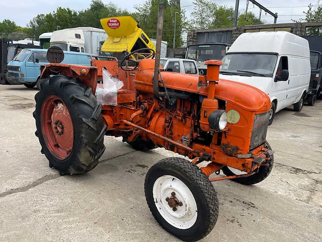 1964 renault oldtimer tractor - afbeelding 1 van  9