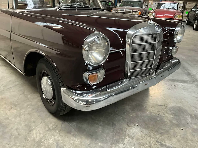 1965 mercedes-benz 200 personenauto - afbeelding 10 van  29