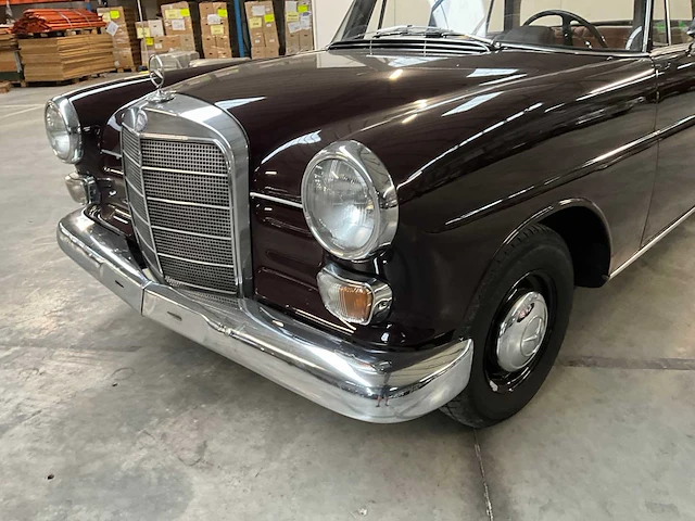 1965 mercedes-benz 200 personenauto - afbeelding 11 van  29