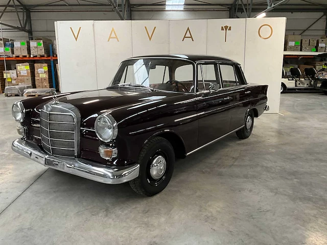 1965 mercedes-benz 200 personenauto - afbeelding 1 van  29