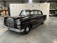1965 mercedes-benz 200 personenauto - afbeelding 1 van  29