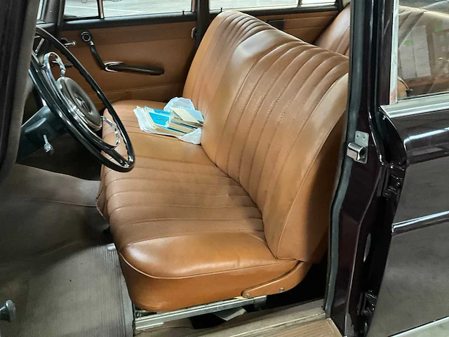 1965 mercedes-benz 200 personenauto - afbeelding 20 van  29