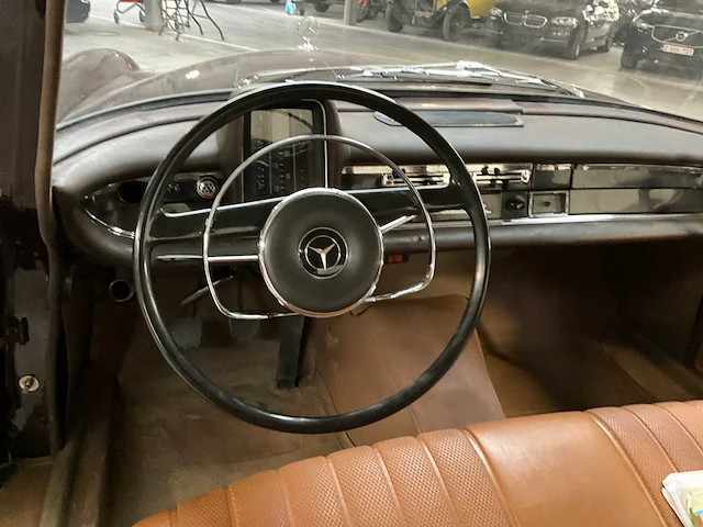 1965 mercedes-benz 200 personenauto - afbeelding 22 van  29