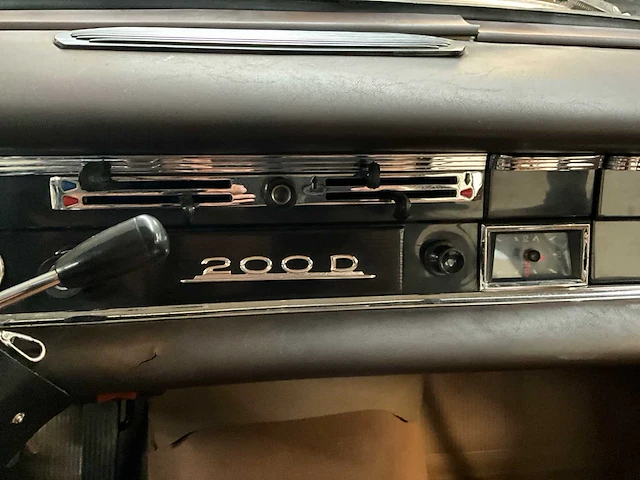 1965 mercedes-benz 200 personenauto - afbeelding 24 van  29