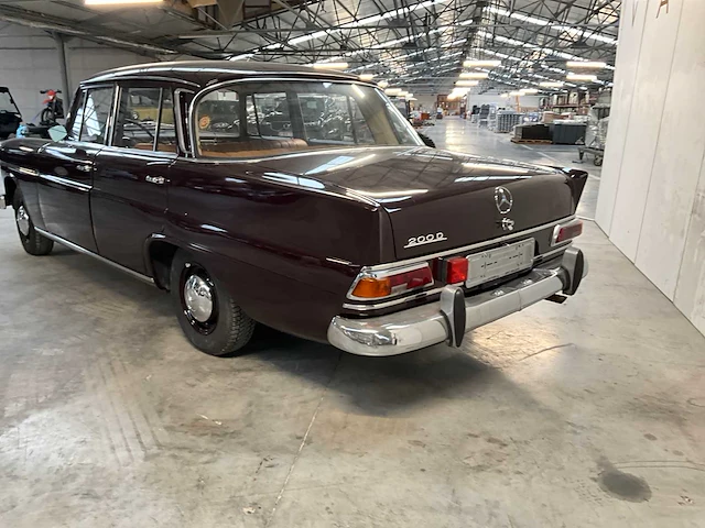 1965 mercedes-benz 200 personenauto - afbeelding 3 van  29