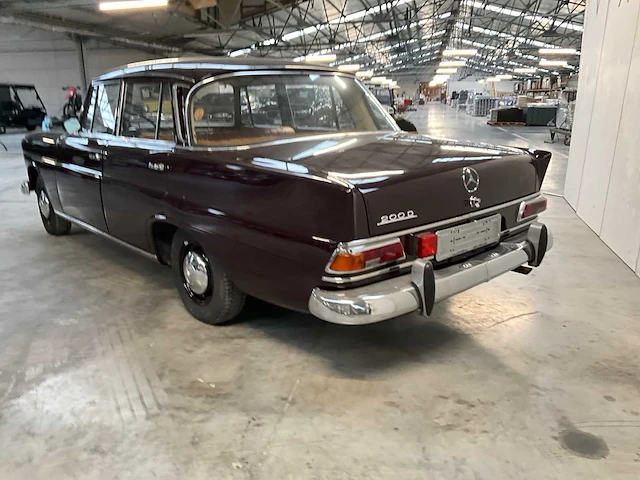 1965 mercedes-benz 200 personenauto - afbeelding 4 van  29