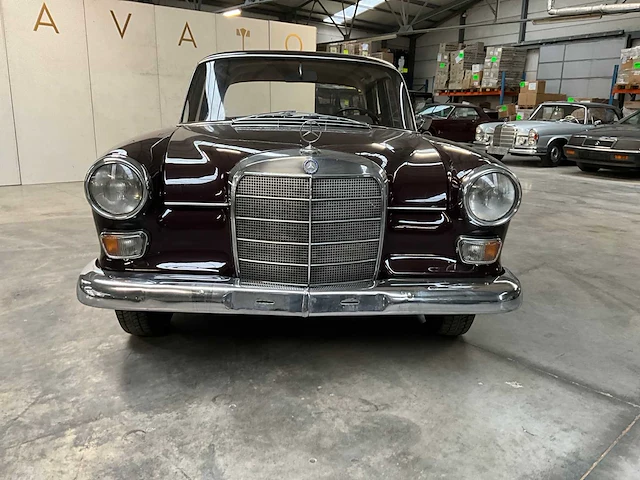 1965 mercedes-benz 200 personenauto - afbeelding 9 van  29