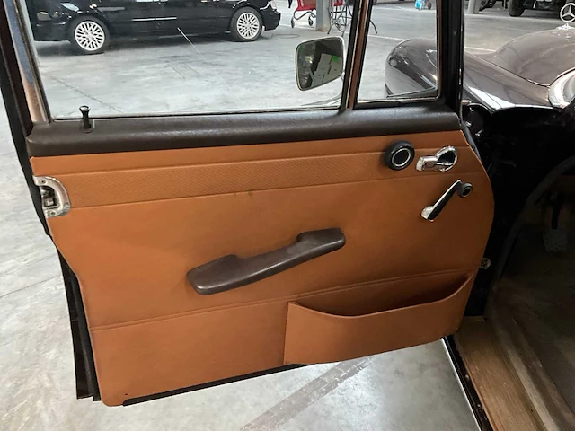1965 mercedes-benz 200 personenauto - afbeelding 11 van  29