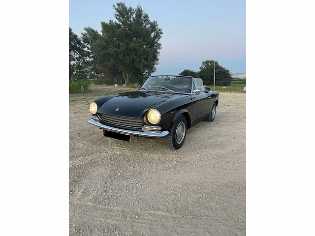 1968 fiat 124 sport oldtimer - afbeelding 12 van  19