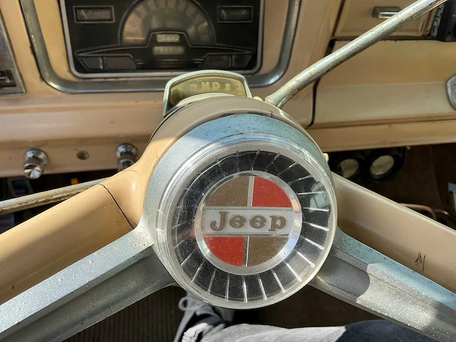 1968 jeep wagoneer oldtimer - afbeelding 20 van  84