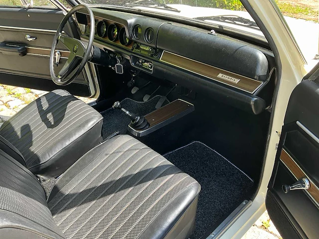 1970 opel olympia oldtimer - afbeelding 40 van  71