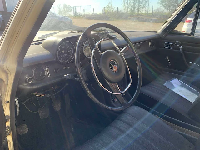 1971 mercedes-benz 220 d 18 oldtimer - afbeelding 12 van  15
