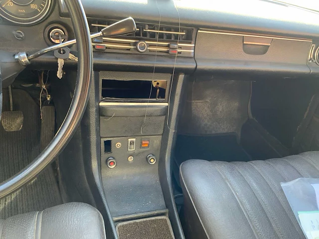 1971 mercedes-benz 220 d 18 oldtimer - afbeelding 15 van  15