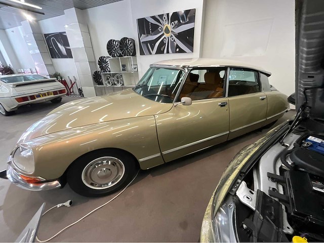 1972 citroën ds 21 i vintage auto's > 15 - afbeelding 1 van  37