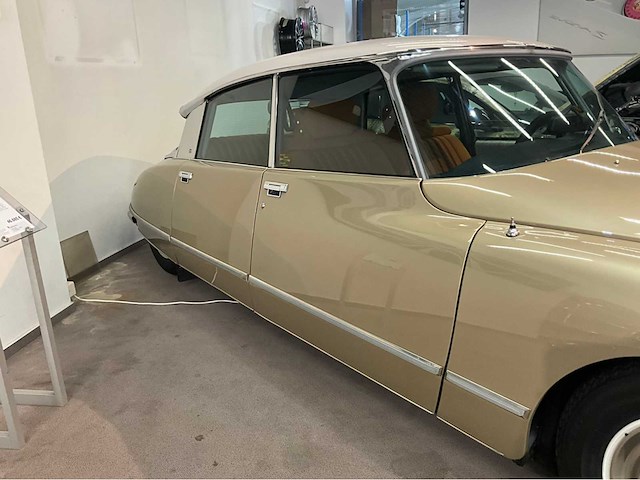 1972 citroën ds 21 i vintage auto's > 15 - afbeelding 26 van  37