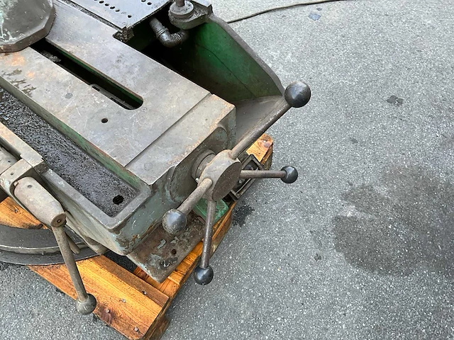 1973 kasto ebs 400 u beugelzaagmachine - afbeelding 11 van  14