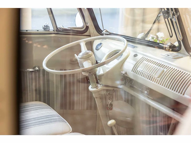 1974 volkswagen t1 camper oldtimer - afbeelding 13 van  51