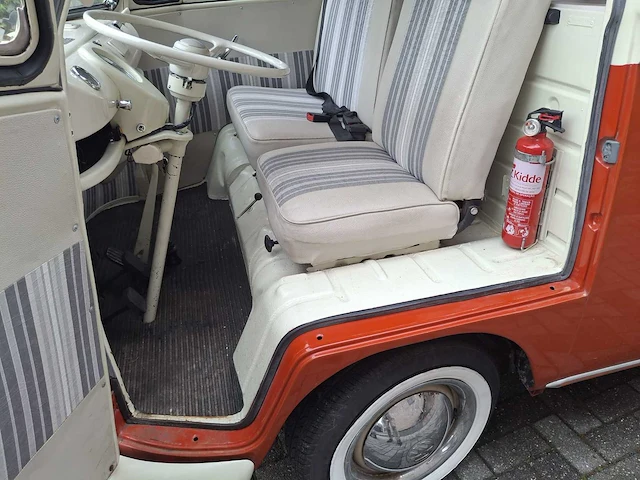 1974 volkswagen t1 camper oldtimer - afbeelding 20 van  51