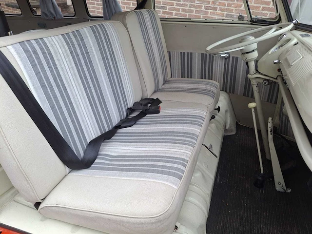 1974 volkswagen t1 camper oldtimer - afbeelding 34 van  51