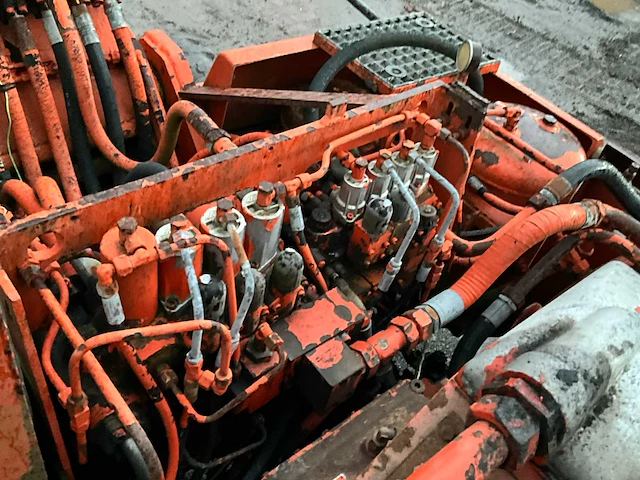 1977 atlas 1302e banden graafmachine - afbeelding 18 van  29