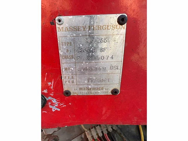 1977 massey ferguson mf 255 oldtimer tractor - afbeelding 8 van  8