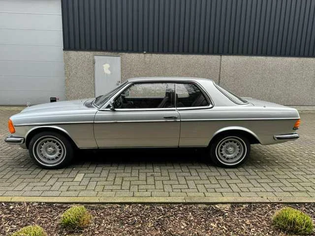 1977 mercedes 280c - oldtimer - afbeelding 12 van  19