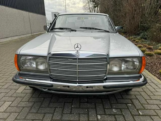 1977 mercedes 280c - oldtimer - afbeelding 14 van  19