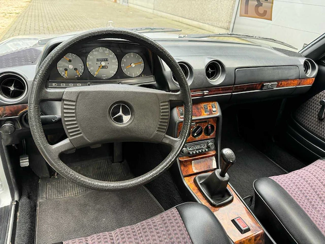 1977 mercedes 280c - oldtimer - afbeelding 18 van  19