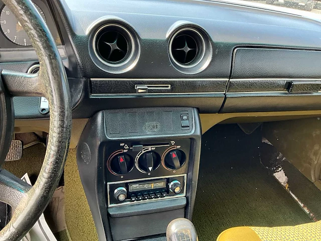 1978 mercedes-benz 200 oldtimer - afbeelding 7 van  29