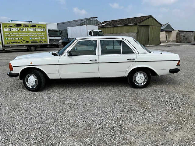 1978 mercedes-benz 200 oldtimer - afbeelding 12 van  29