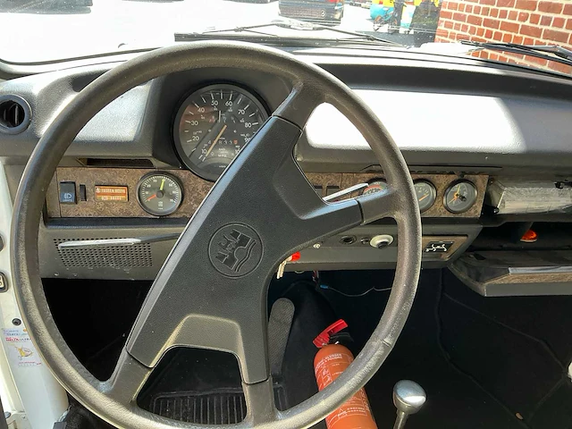 1978 volkswagen cabrio kever 1.6 injectie white edition karmann oldtimer cabrio - afbeelding 24 van  42