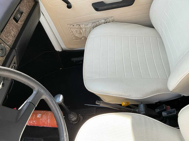1978 volkswagen cabrio kever 1.6 injectie white edition karmann oldtimer cabrio - afbeelding 28 van  42
