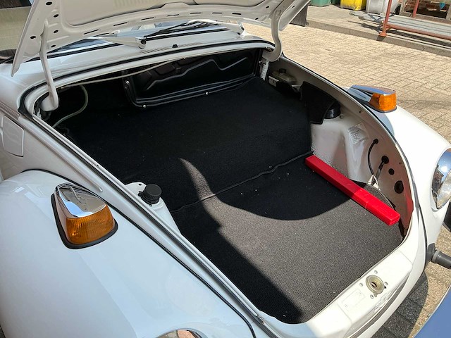 1978 volkswagen cabrio kever 1.6 injectie white edition karmann oldtimer - afbeelding 16 van  42