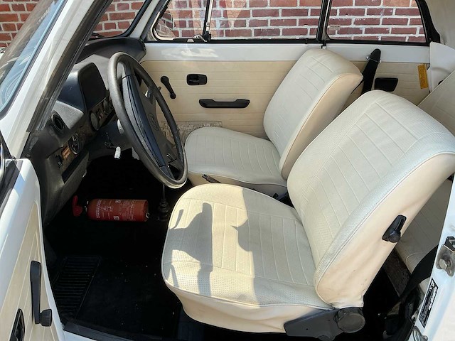 1978 volkswagen cabrio kever 1.6 injectie white edition karmann oldtimer - afbeelding 20 van  42