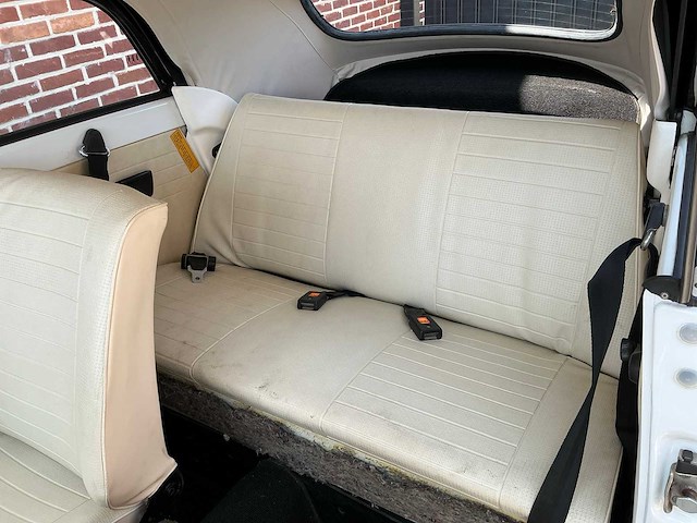 1978 volkswagen cabrio kever 1.6 injectie white edition karmann oldtimer - afbeelding 21 van  42