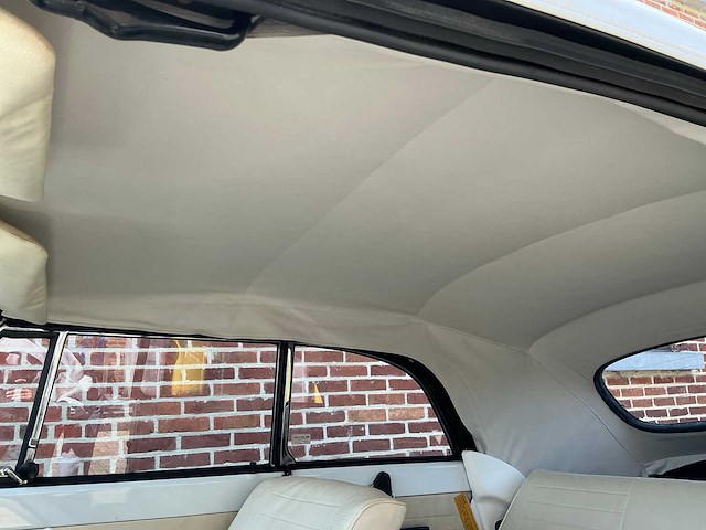 1978 volkswagen cabrio kever 1.6 injectie white edition karmann oldtimer - afbeelding 22 van  42