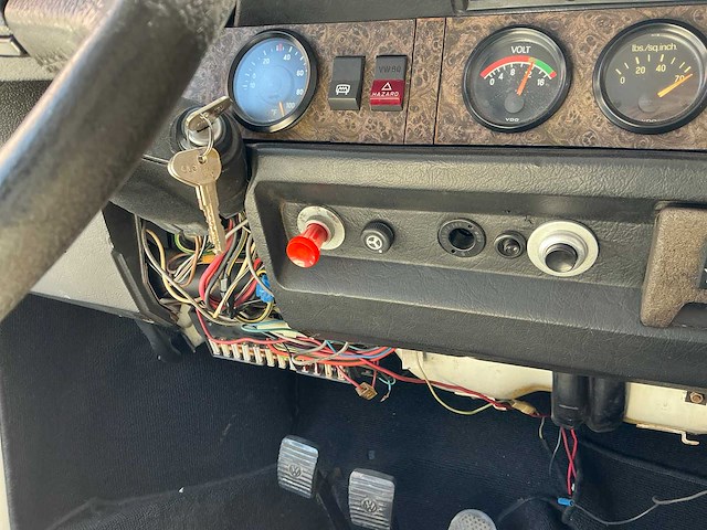 1978 volkswagen cabrio kever 1.6 injectie white edition karmann oldtimer - afbeelding 27 van  42