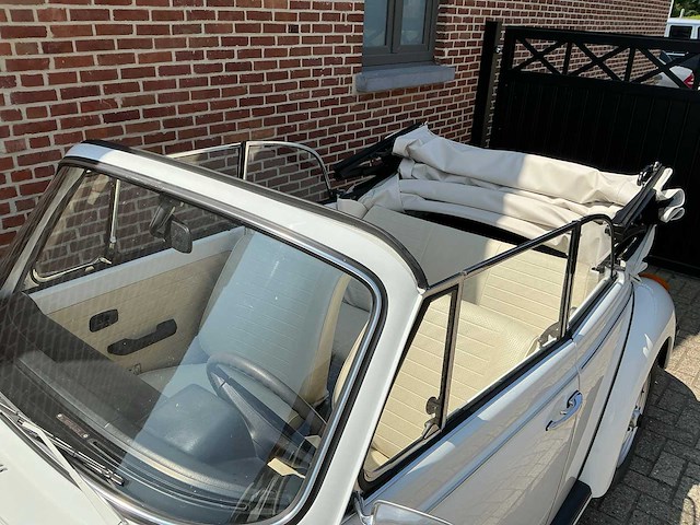 1978 volkswagen cabrio kever 1.6 injectie white edition karmann oldtimer - afbeelding 30 van  42