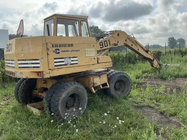 1979 liebherr a901 banden graafmachine - afbeelding 12 van  32
