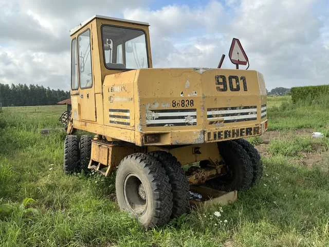 1979 liebherr a901 banden graafmachine - afbeelding 23 van  32