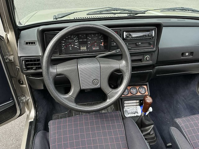 1980 volkswagen golf 1 cabrio met waardeverslag! - afbeelding 6 van  45