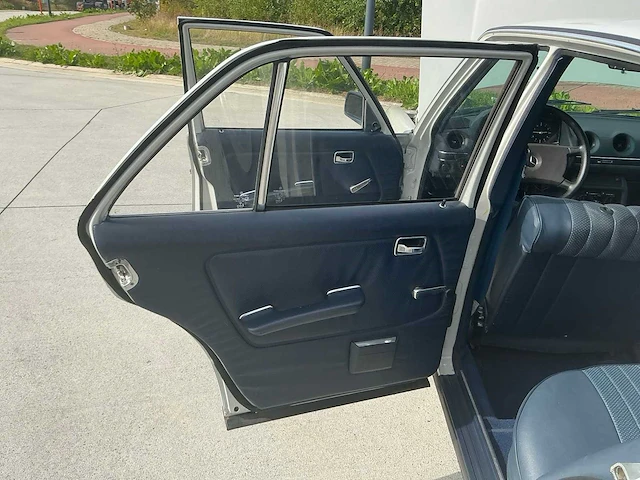 1982 mercedes benz w123 2.0l diesel oldtimer - afbeelding 20 van  68