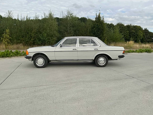 1982 mercedes benz w123 2.0l diesel oldtimer - afbeelding 12 van  68