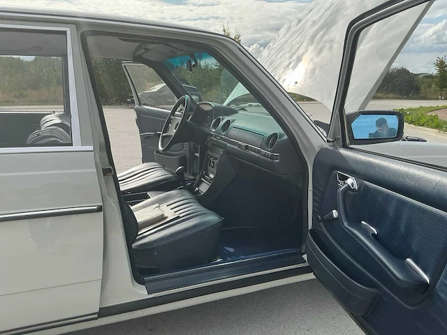1982 mercedes benz w123 2.0l diesel oldtimer - afbeelding 33 van  68