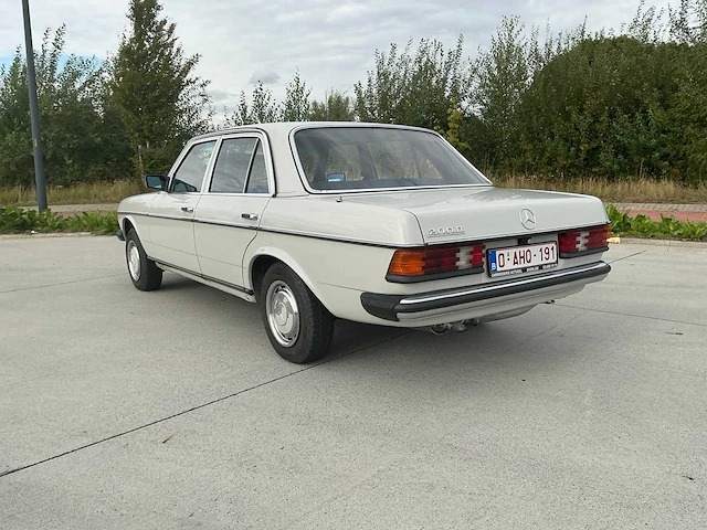 1982 mercedes benz w123 2.0l diesel oldtimer - afbeelding 23 van  68