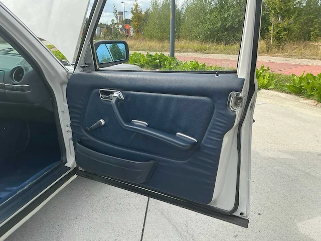 1982 mercedes benz w123 2.0l diesel oldtimer - afbeelding 35 van  68
