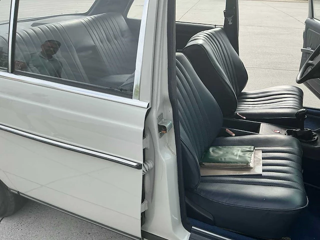 1982 mercedes benz w123 2.0l diesel oldtimer - afbeelding 37 van  68