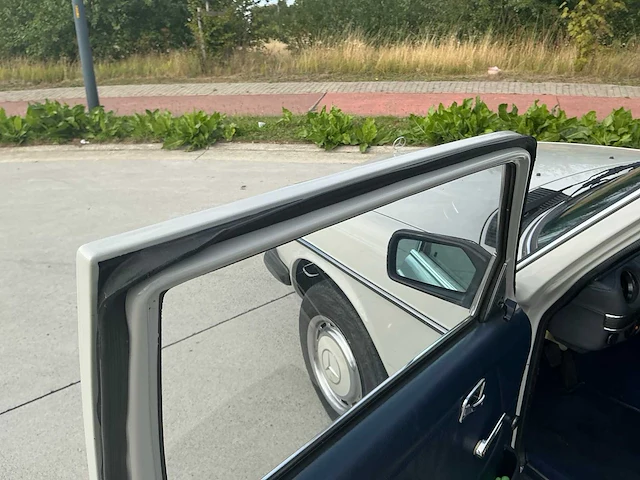 1982 mercedes benz w123 2.0l diesel oldtimer - afbeelding 52 van  68